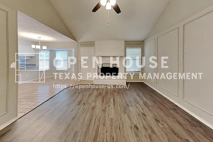 3 bed, 2.0 bath, 1428 sqft, $2,100 — Photo 4