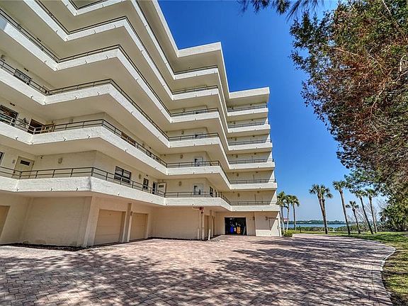 3rd image of 8735 Midnight Pass Rd APT 105B