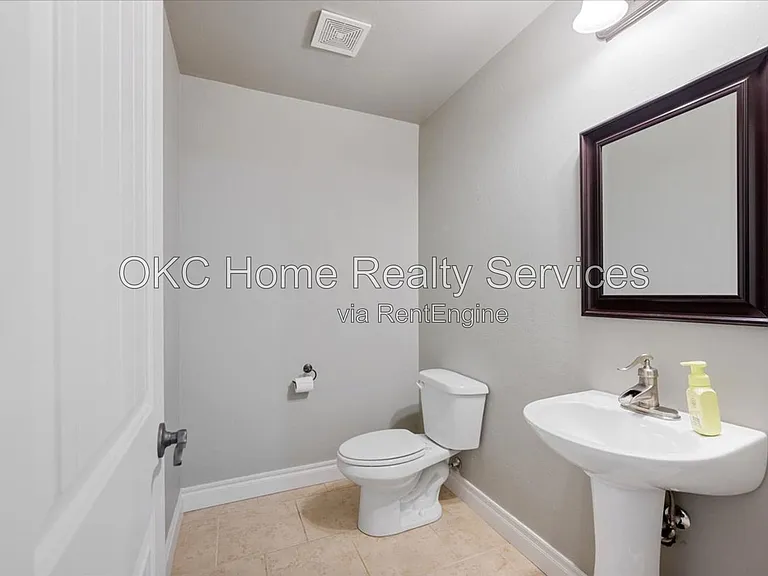 625 NE 23rd St — Photo 8