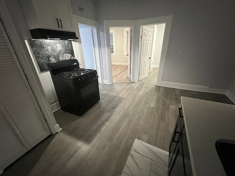 105 Lawrence St #6 — Photo 3