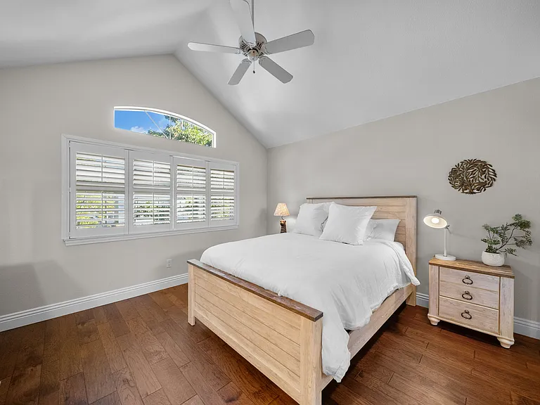 32201 Lakeport Dr — Photo 12