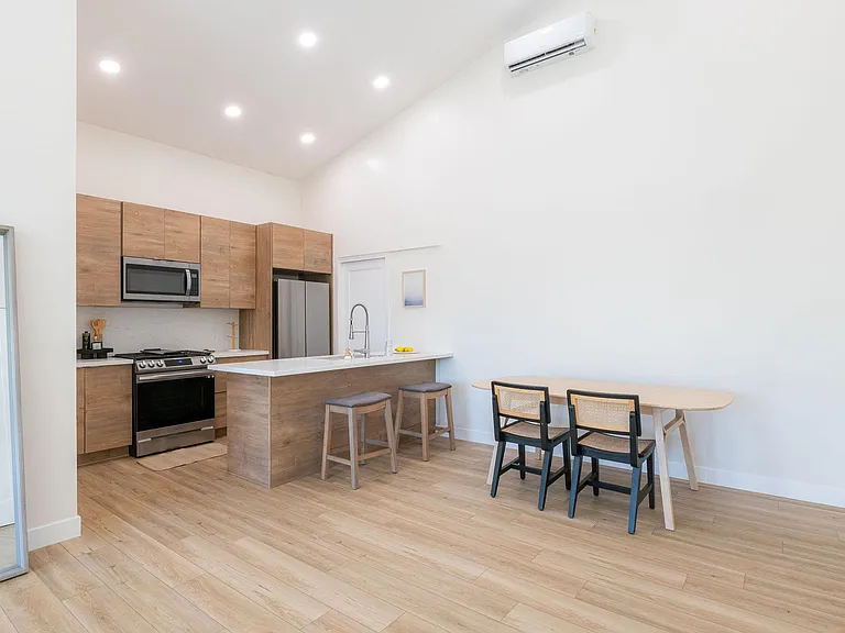 4774 Bancroft St — Photo 4