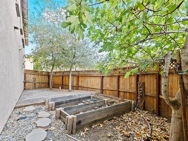 663 Addison Ln — Photo 19