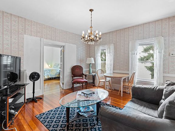 5th image of 124 Sheridan Ave Unit 2