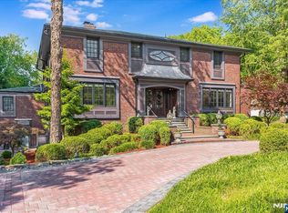 241 Lyncrest Rd, Englewood Cliffs, NJ 07632