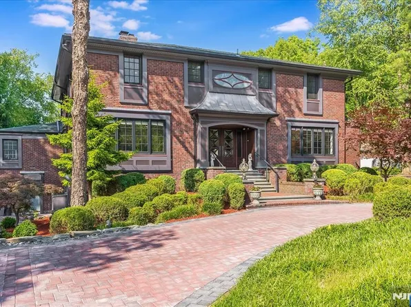 241 Lyncrest Rd, Englewood Cliffs, NJ 07632