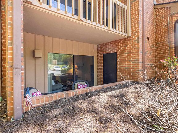 2nd image of 103 Turtle Creek Rd APT 1