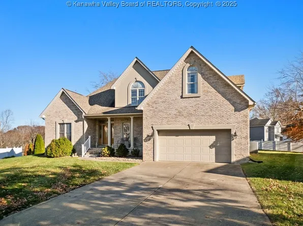 1050 Saint Ives Dr, Hurricane, WV 25526