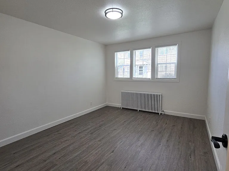 441 NE Winchester St — Photo 5