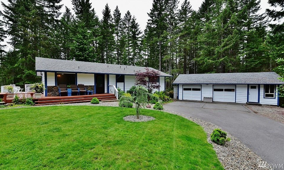 Pulling in to your new home with daylight basement and beautiful decks made for entertaining with 2 car detached garage. Side door on garage is your Hobby / Craft room