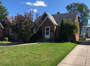 4511 Grantwood Dr, Parma, OH 44134