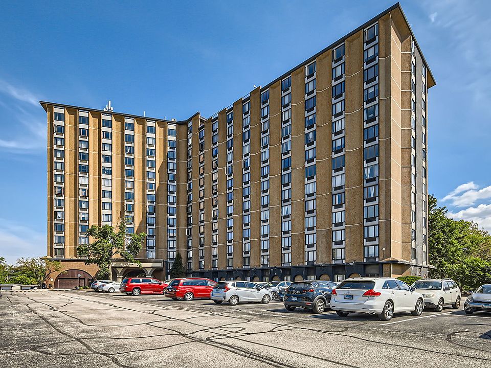 1st image of 1 Renaissance Pl Unit 816