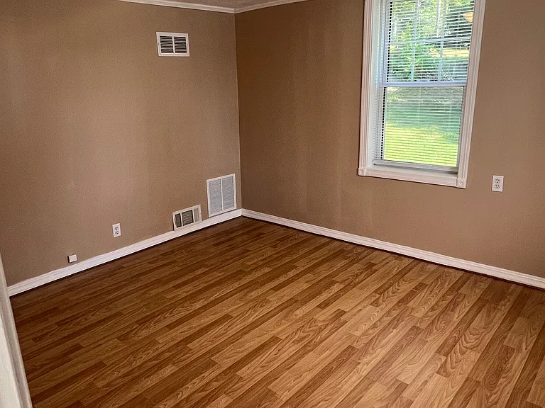 2494 Hartford Ave — Photo 13