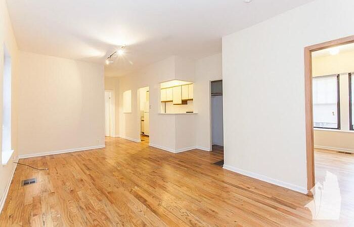 1st image of 654 W Cornelia Ave #19R