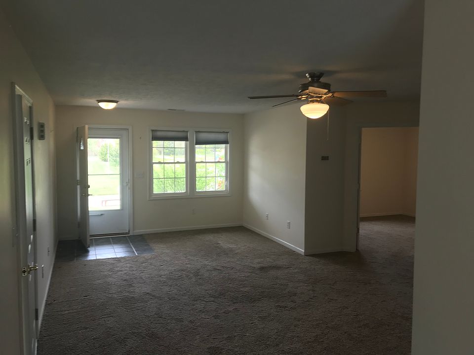 Open living kitchen, dining area