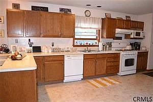 4th image of 10 Connor Dr