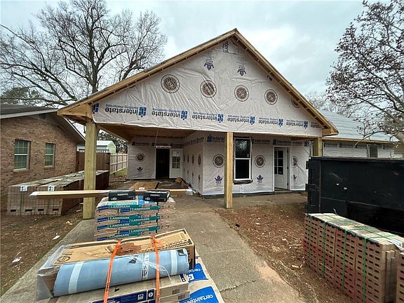 3rd image of 210 Paula Ln