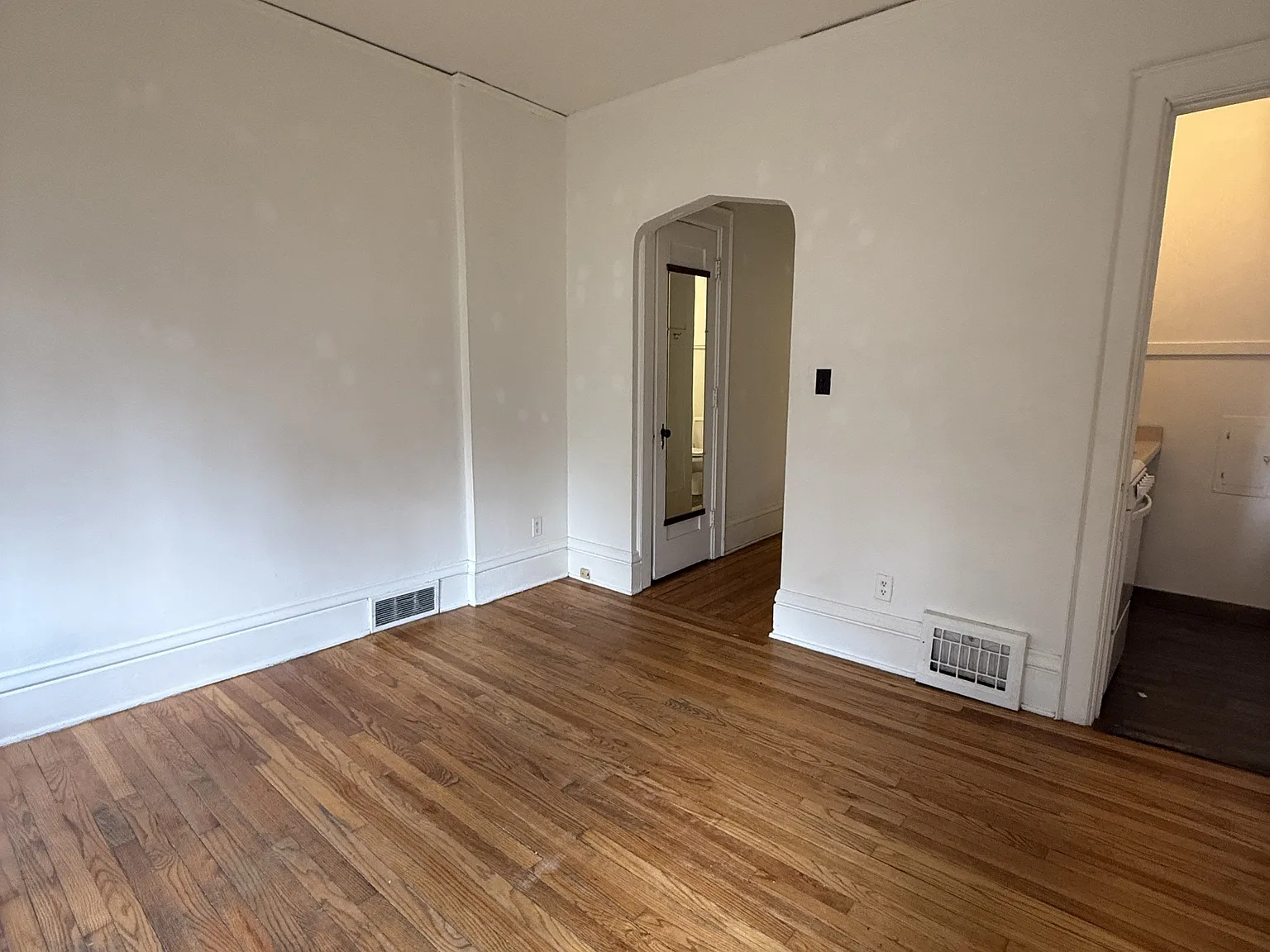 622 Howard Place - B — Photo 4