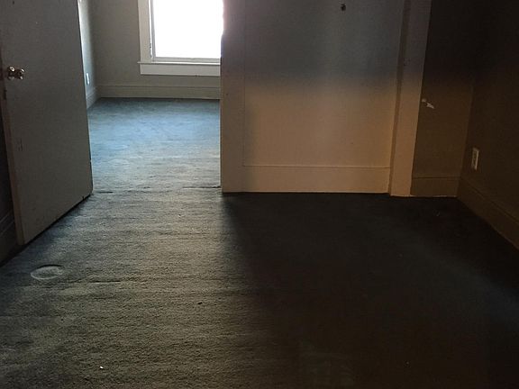 5th image of 323 Sherman St