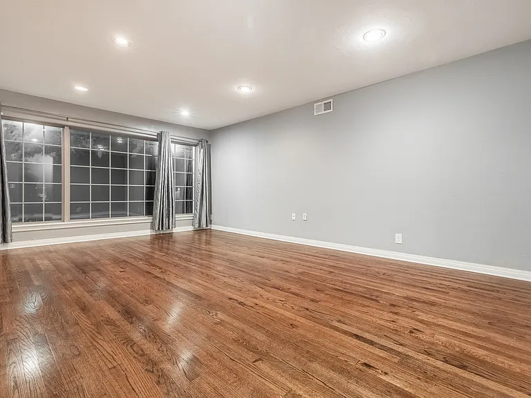 1906 Dorchester Dr — Photo 6
