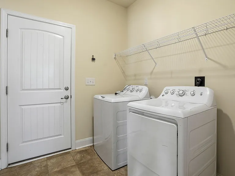 52 Woodwater Cir — Photo 37