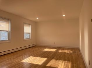 40 Woodbine Ct APT 9, Floral Park, NY 11001