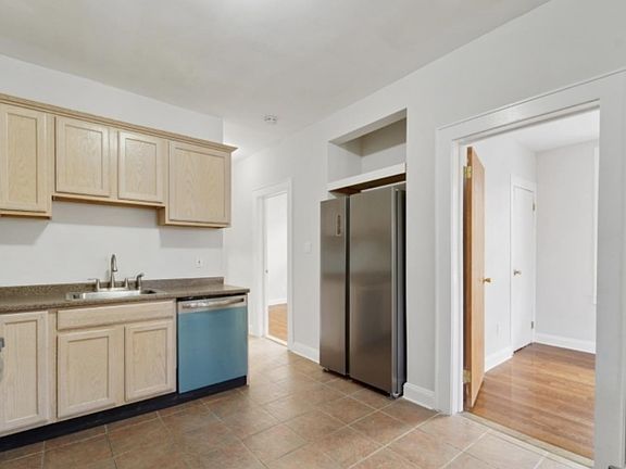 4th image of 814 S 19th St #1R