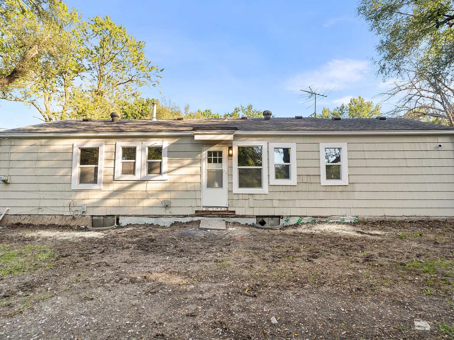3 bed, 960 sqft, $2,530 — Photo 2