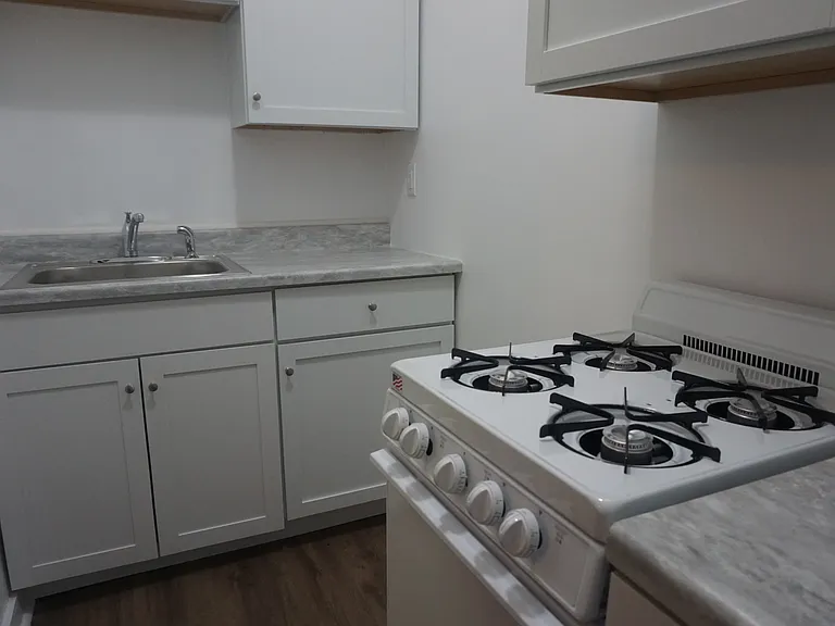 316 Stuart Ave #6 — Photo 2