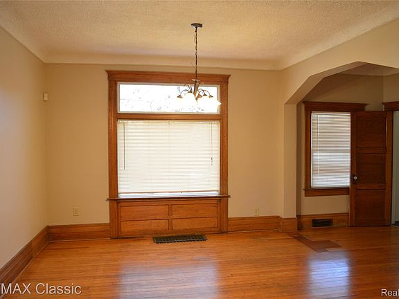 4th image of 5153 Commonwealth St