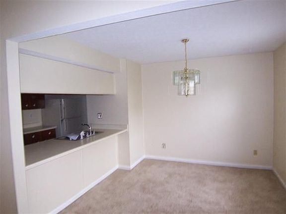 5th image of 8495 Woodgrove Ct