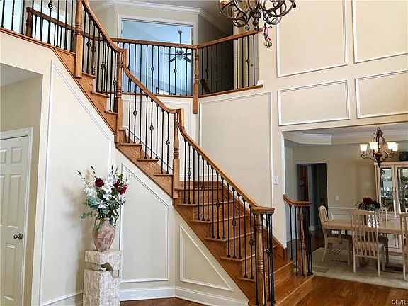 3rd image of 4532 Oakwood Ln