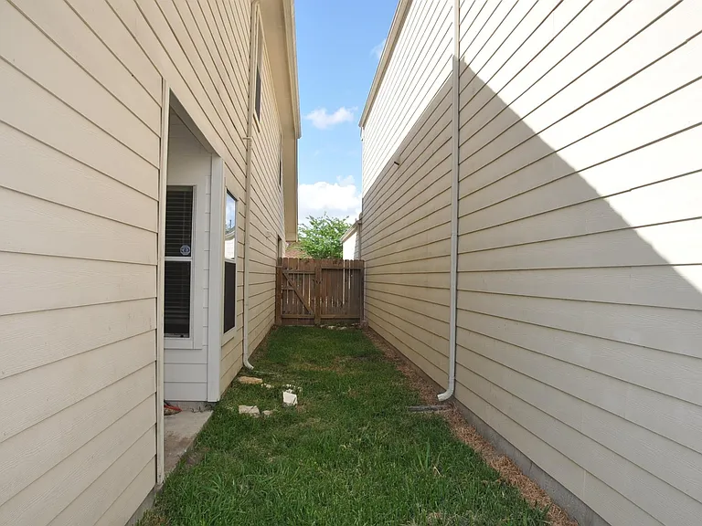 20913 Sunrise Pine View Ln — Photo 24