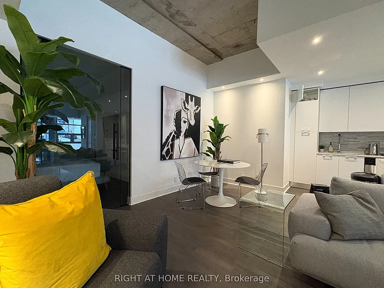 399 Adelaide St W #104 — Photo 17