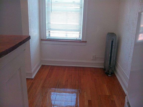 4th image of 2445 E 72nd St APT 402