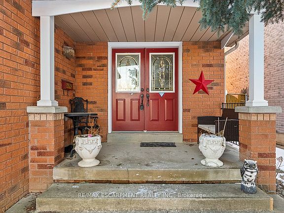 3rd image of 270 Cresthaven Rd