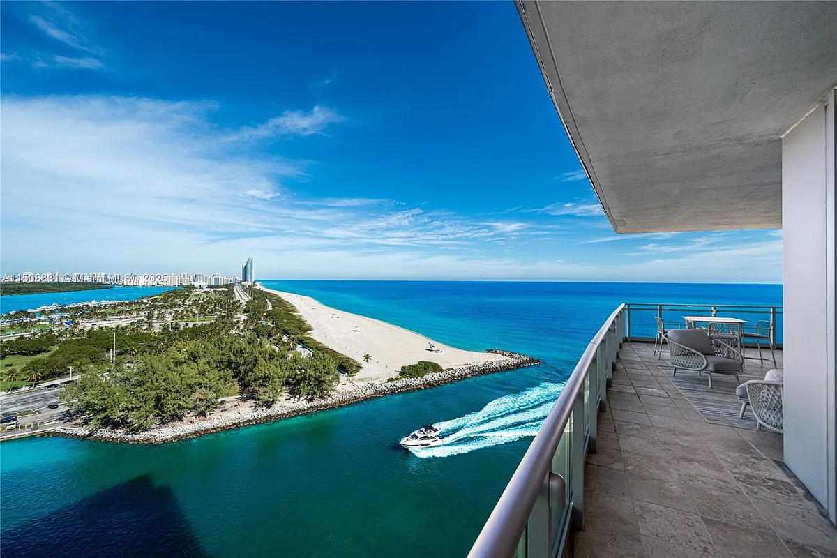 Building Photo - 10295 E Collins Ave #1509