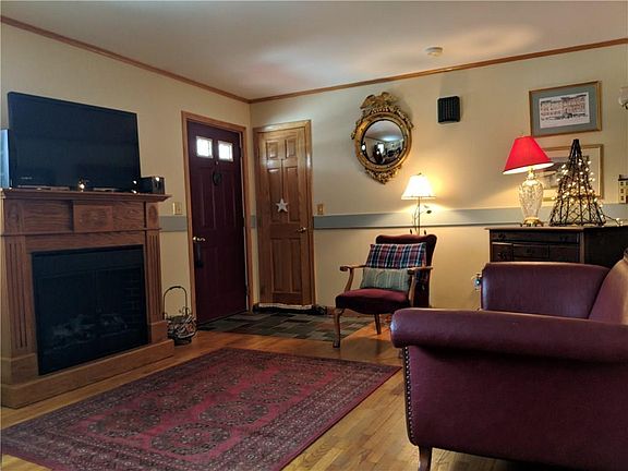 2nd image of 410 N Clark St