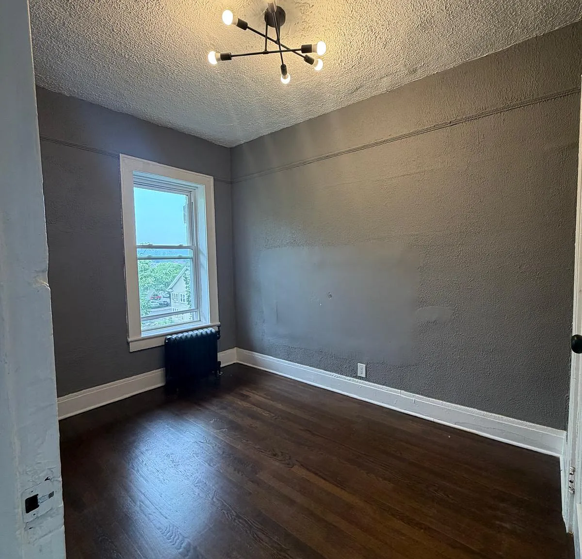 3 bed, 1000 sqft, $2,200 — Photo 4