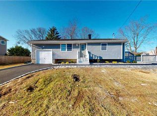 38 Salem Ln, Selden, NY 11784
