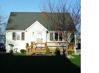 60 Berkley Rd, Williamsville, NY 14221
