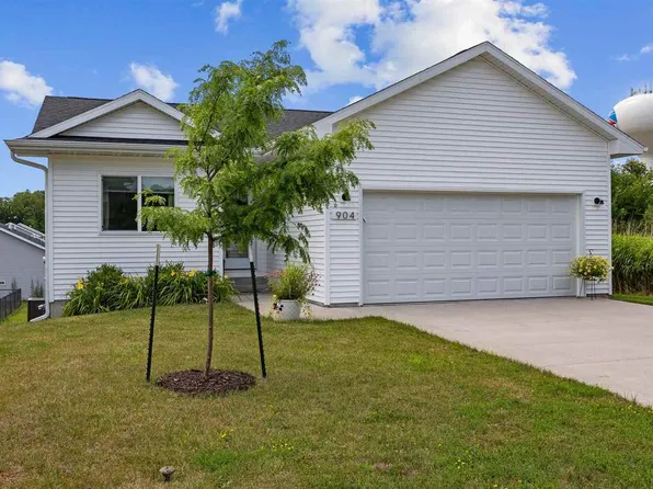 904 Hughes St, Coralville, IA 52241