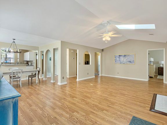 3rd image of 1246 Llewellyn Rd