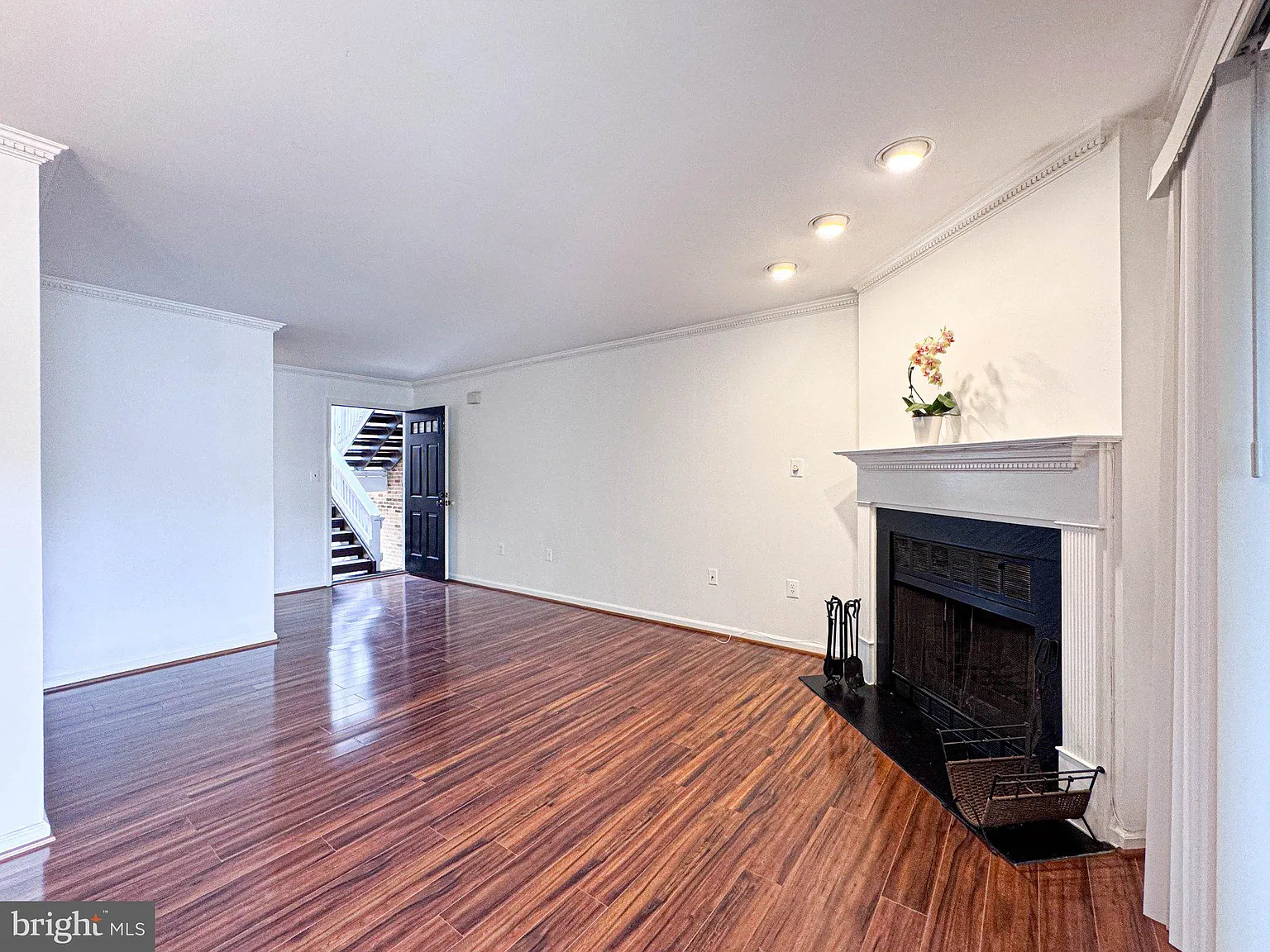 2 bed, 2.0 bath, 1200 sqft, $2,600 — Photo 2
