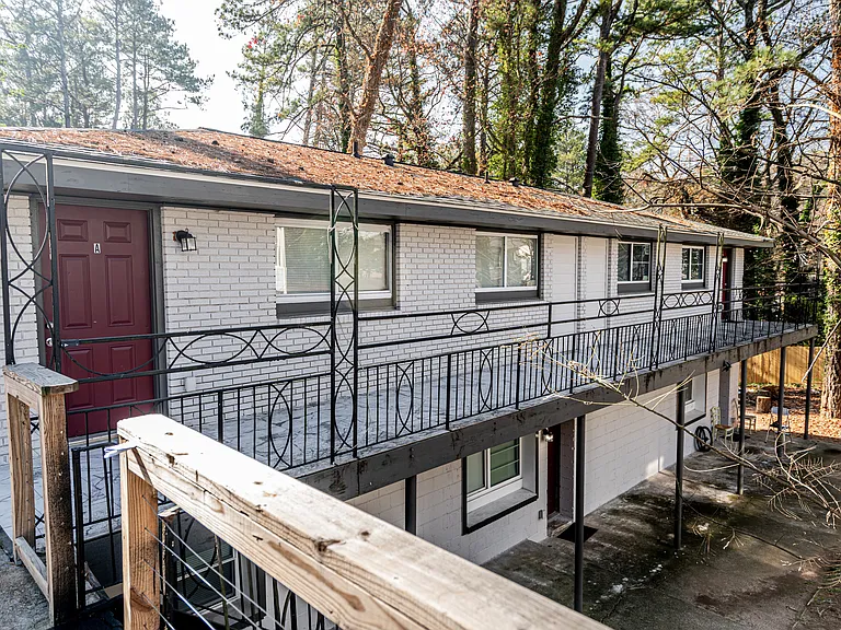 2881 Sylvan Rd #D — Photo 2