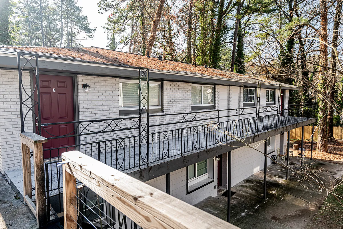 Building Photo - 2881 Sylvan Rd #D