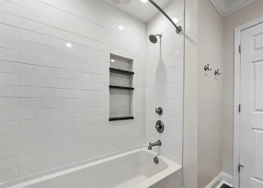 4 bed, 2528 sqft, $6,500 — Photo 1