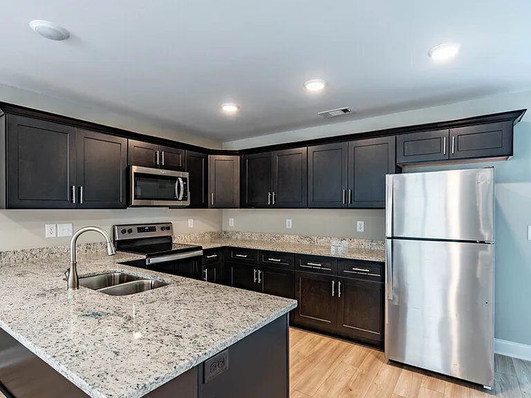 211 E Adams Ave — Photo 3