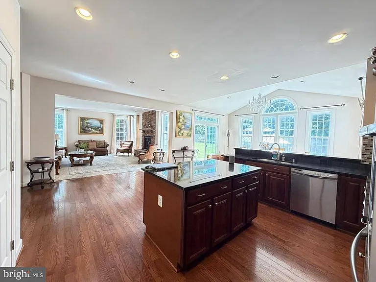 9804 Anvil Ct — Photo 7