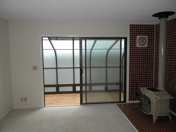 3rd image of 122 Delbridge Ln
